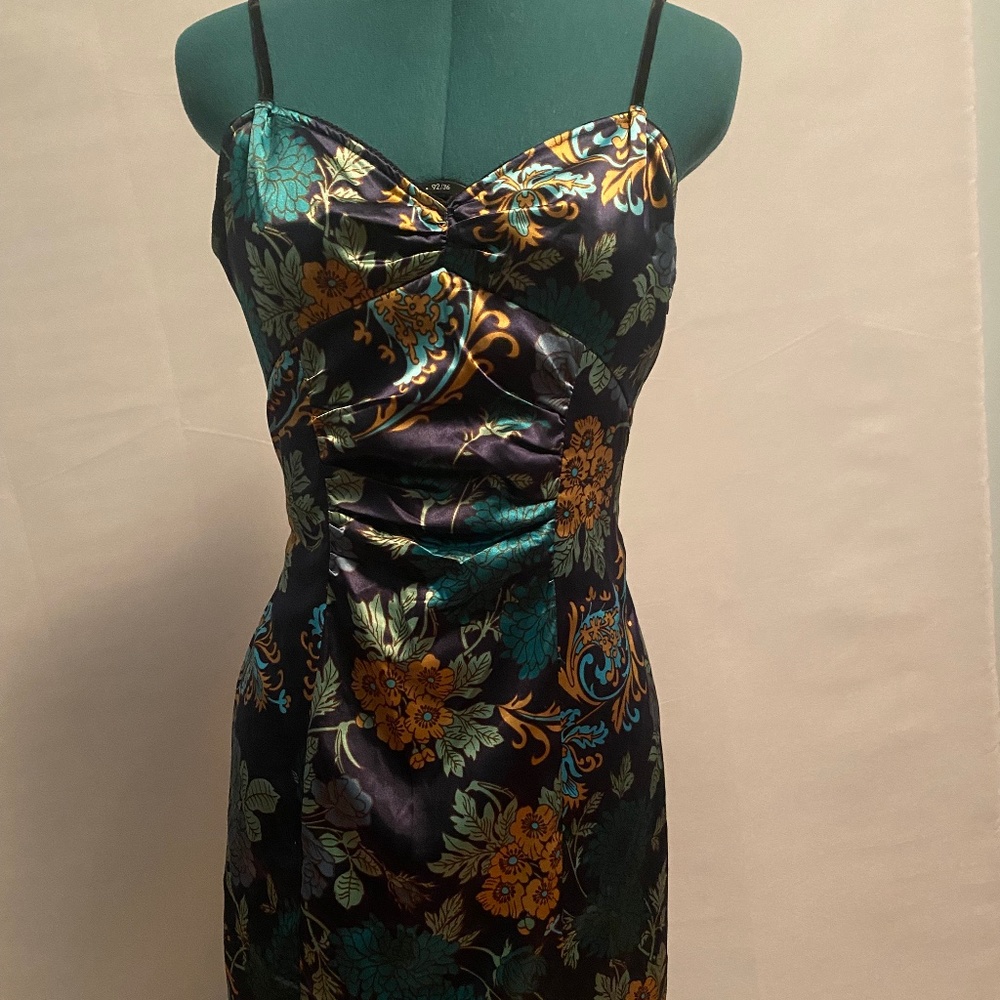 Silk mini dress with floral print. Excellent condition. wear several times.
